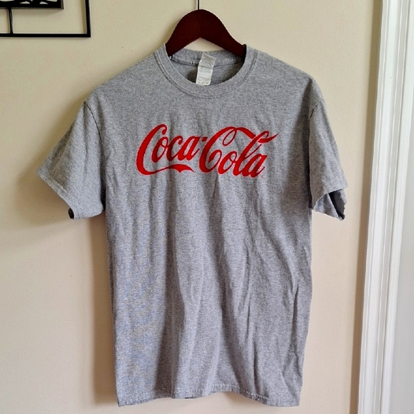 3/$20 Coca-Cola Gray and Red Short Sleeve Tee Size M - Picture 1 of 4